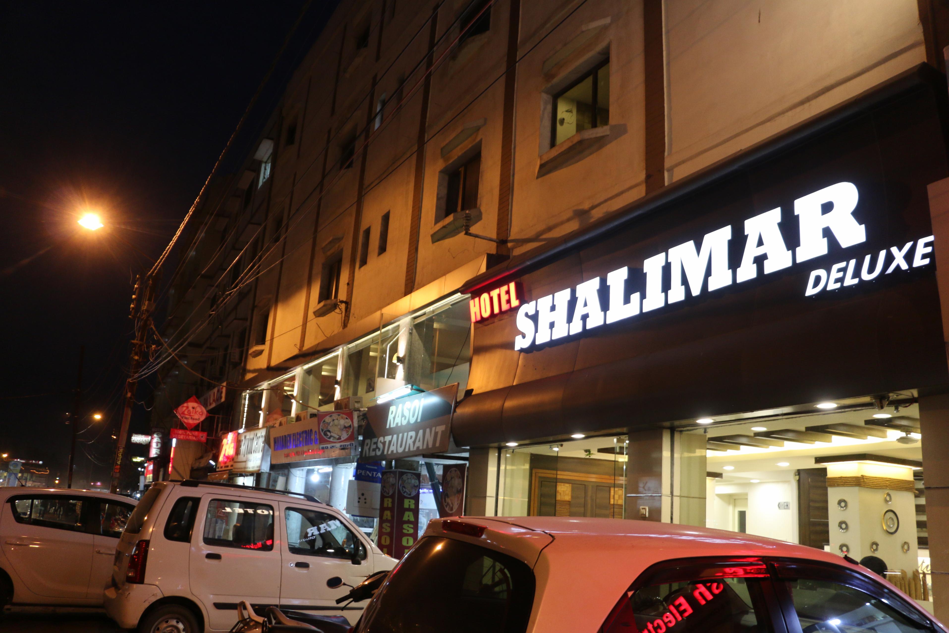 Hotel Shalimar Deluxe - Tap to explore photos