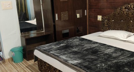 Hotel Shailraj Room Type - Deluxe Room- non ac