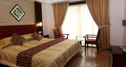 Hotel Pearl Royal Room Type - Deluxe Room With Balcony