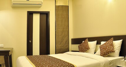 Hotel Shree Narayana By tia Room Type - DELUXE ROOM Hotel Shree Narayana By tia Room Type - DELUXE ROOM