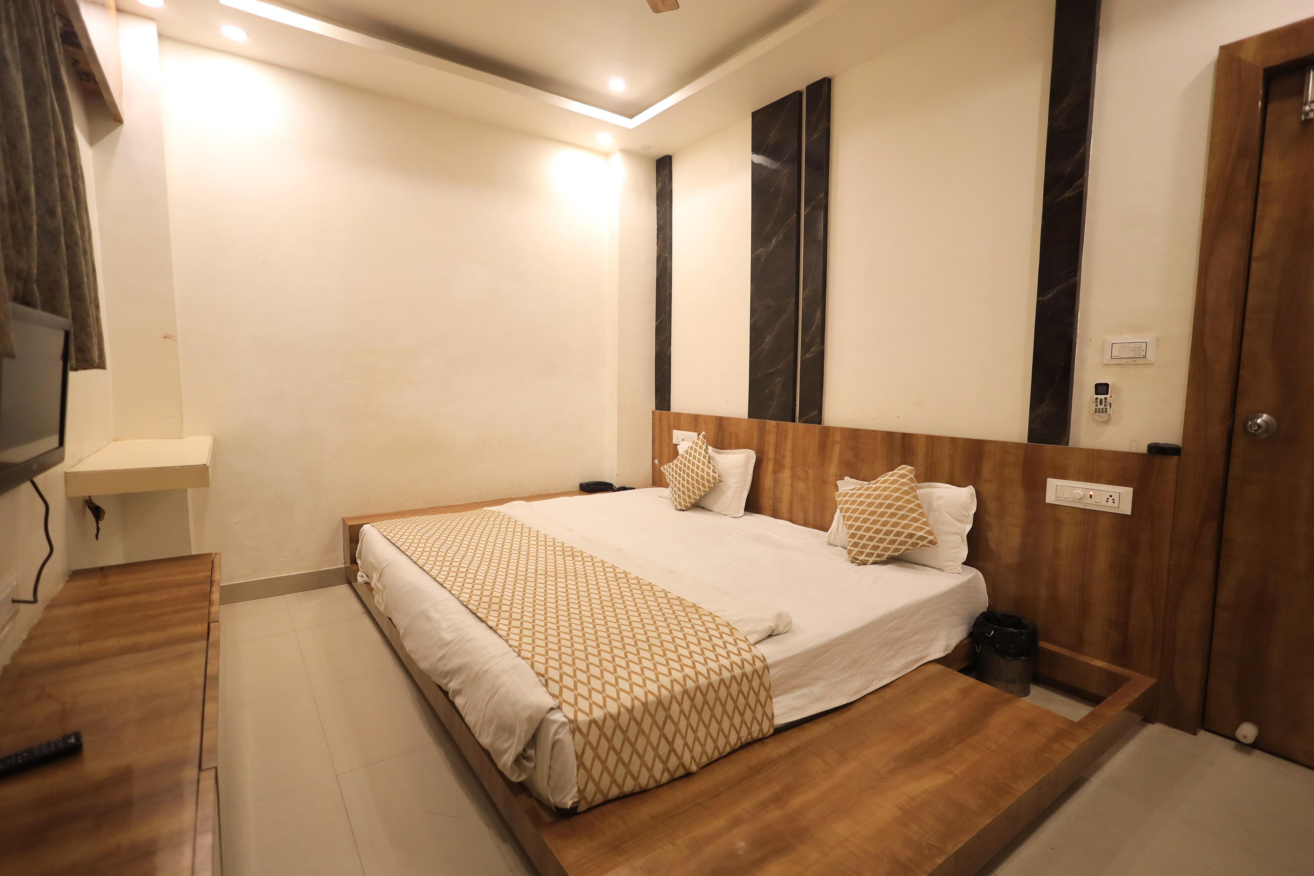 Hotel Blue Mountain Room Type - Super Deluxe Room