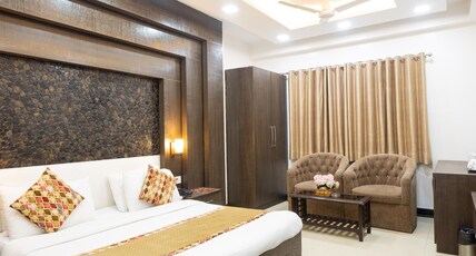 Red Castle Hotel near BLK Hospital. Room Type - Premium Double with Work Desk and Smart TV Red Castle Hotel near BLK Hospital. Room Type - Premium Double with Work Desk and Smart TV
