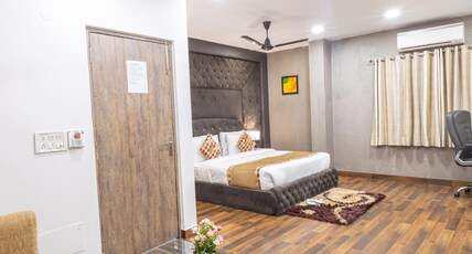 Red Castle Hotel near BLK Hospital. Room Type - King Suite with Work Desk and Smart TV Red Castle Hotel near BLK Hospital. Room Type - King Suite with Work Desk and Smart TV