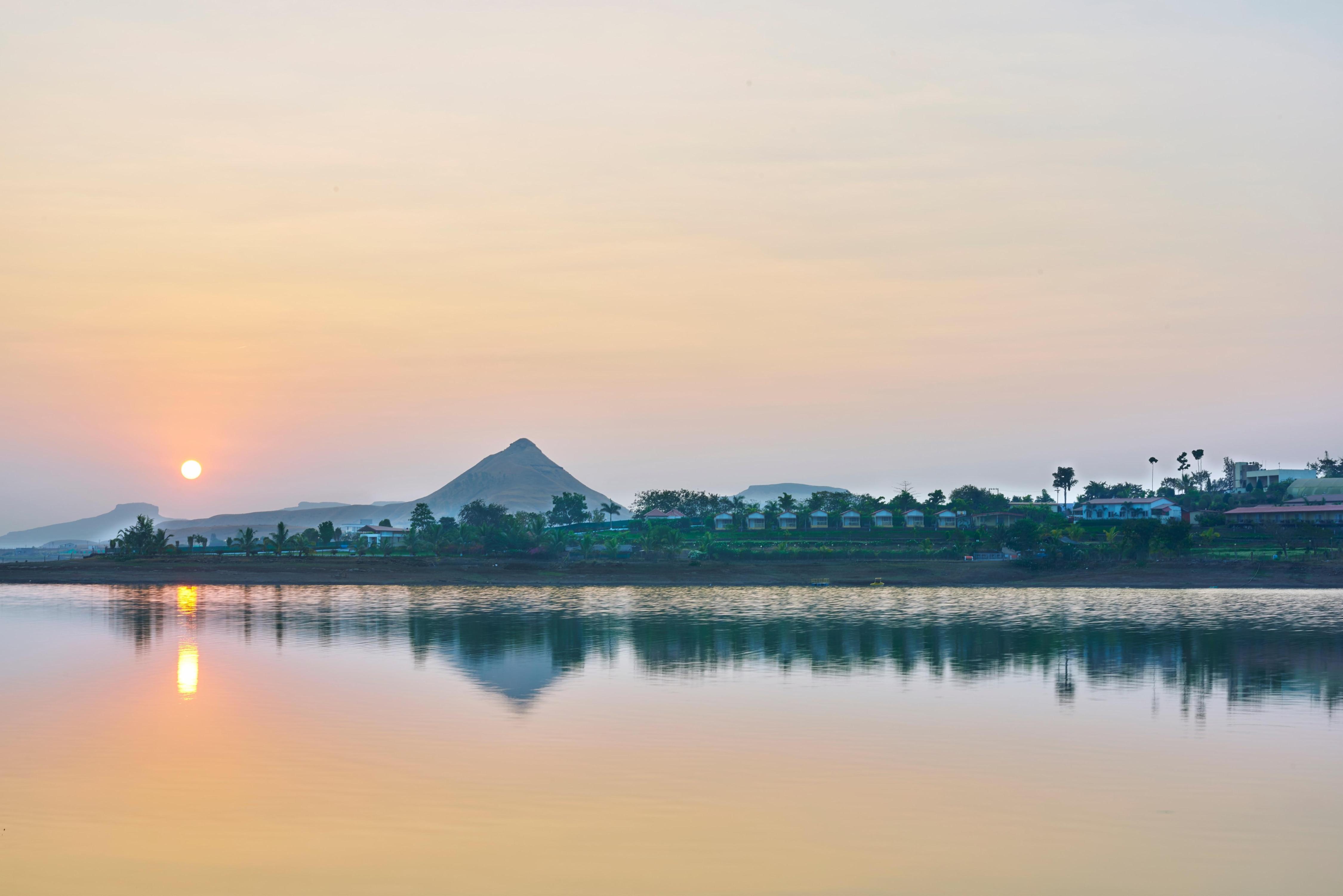Savana Lake Resort - Tap to explore photos