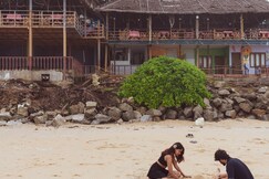 Black Beach Resort
