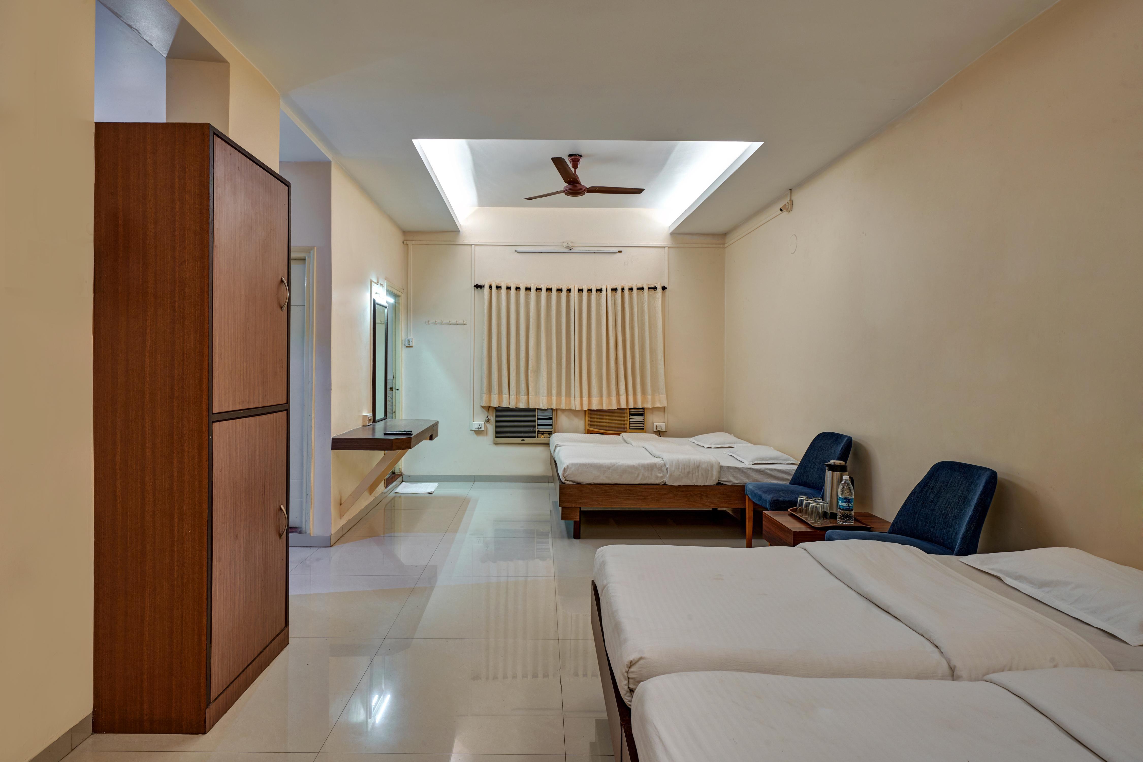 Hotel Rajpurush Room Type - Family Room AC (5 Bedded)
