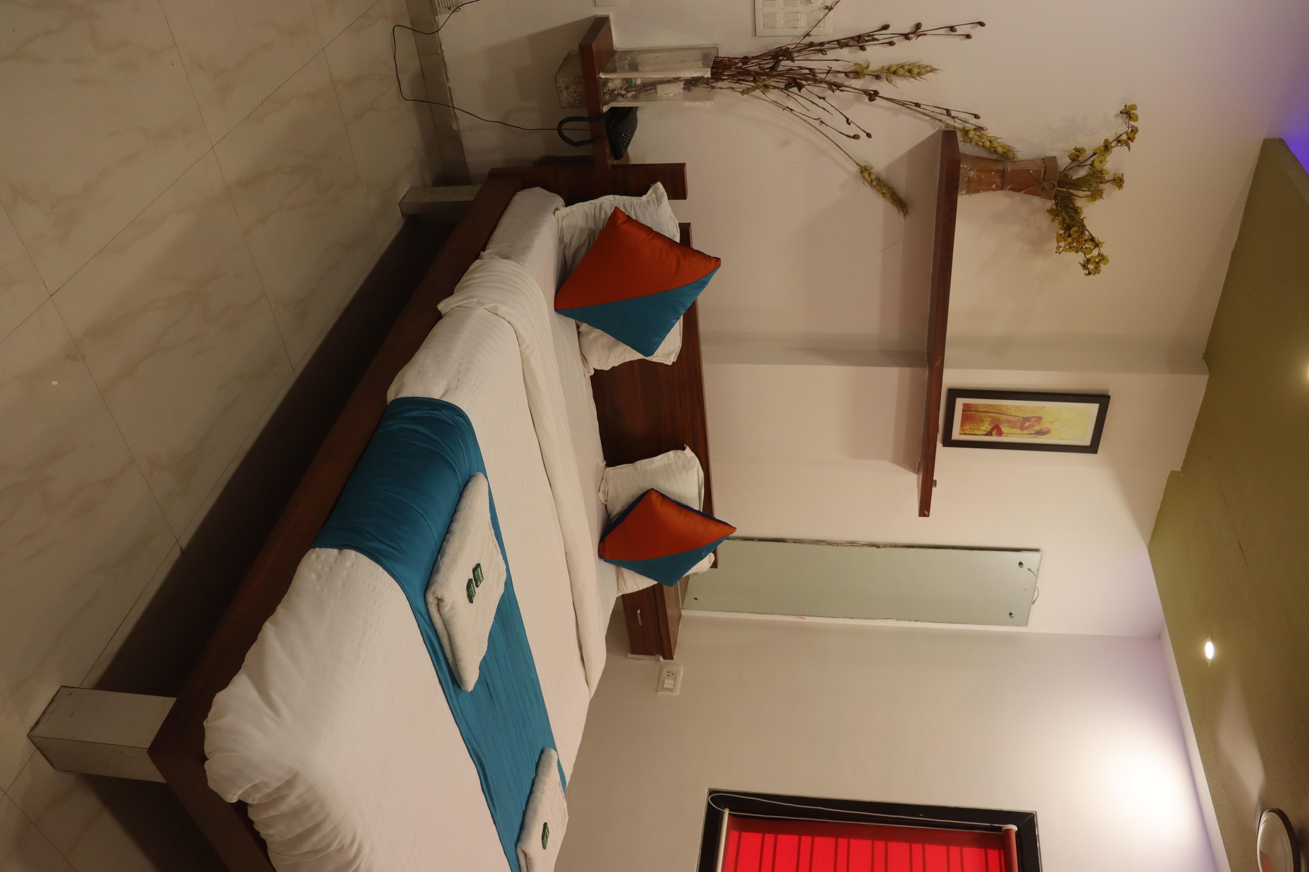 Hotel Dhanshree - Tap to explore photos