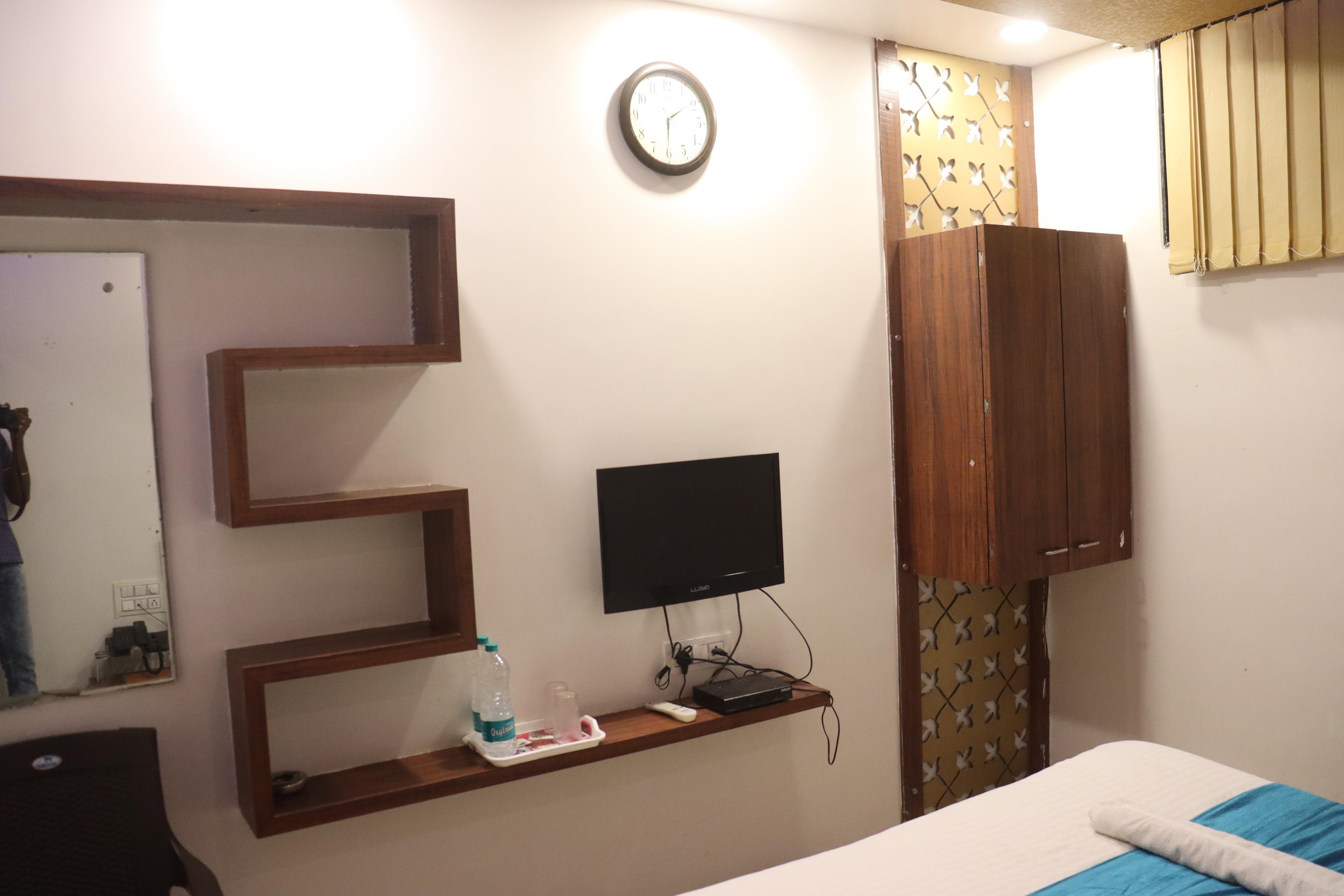 Hotel Dhanshree - Tap to explore photos