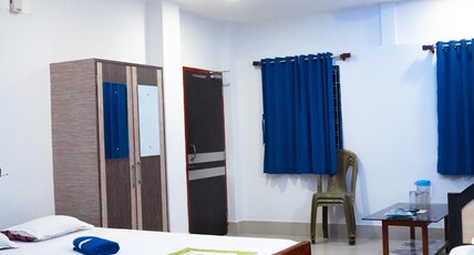 Hotel Amarabati Room Type - Deluxe Five Bed With Ac