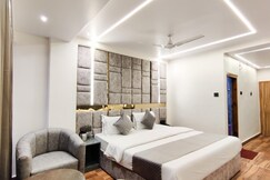 Hotel Cosmos Mall Road