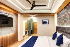 Hotel Cosmos Mall Road
