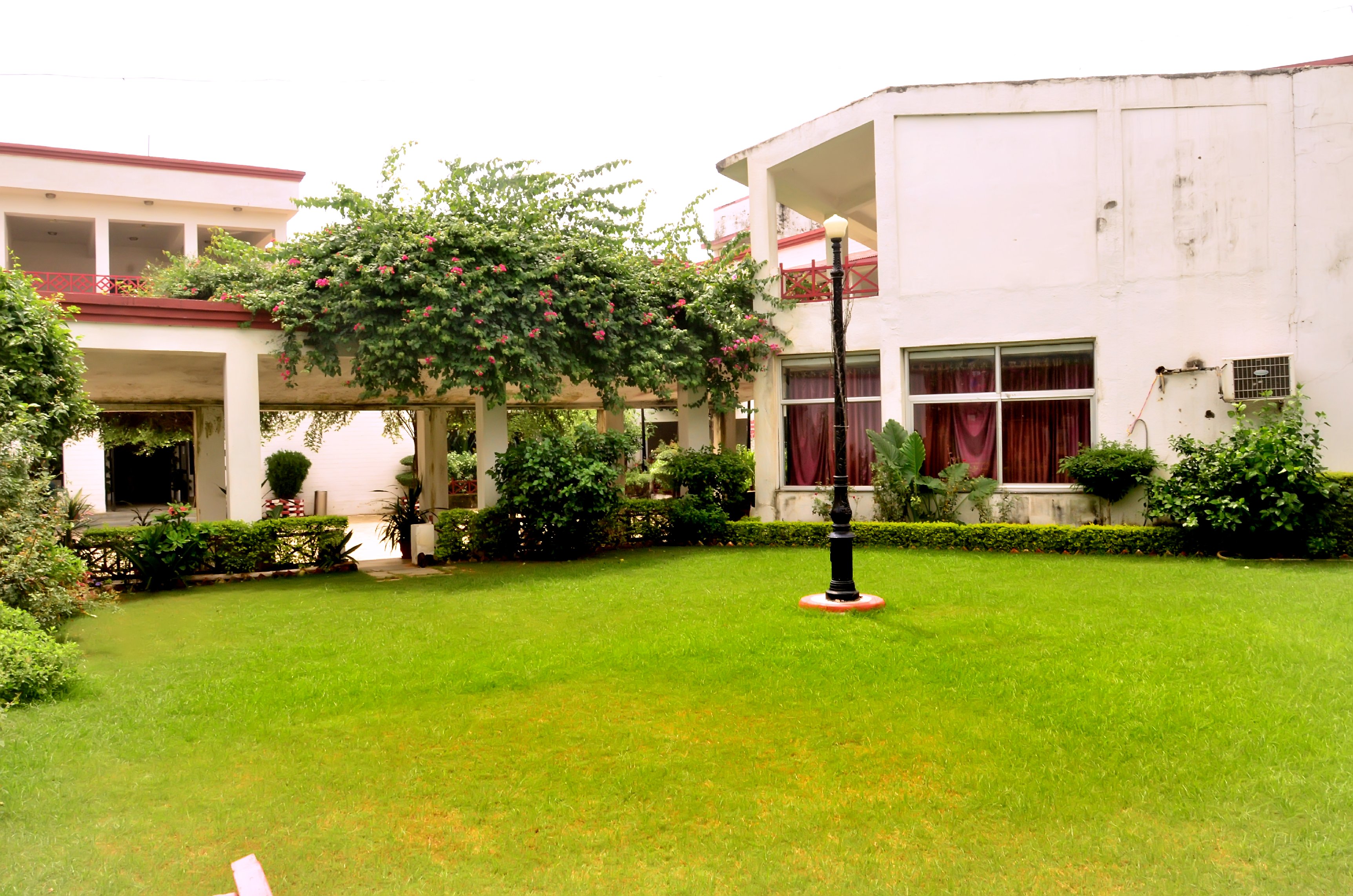 MPT Tourist Bungalow, Chitrakoot (1 KM from Ram Ghat) - Tap to explore photos
