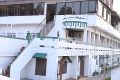 Hotel Moon and Restaurant