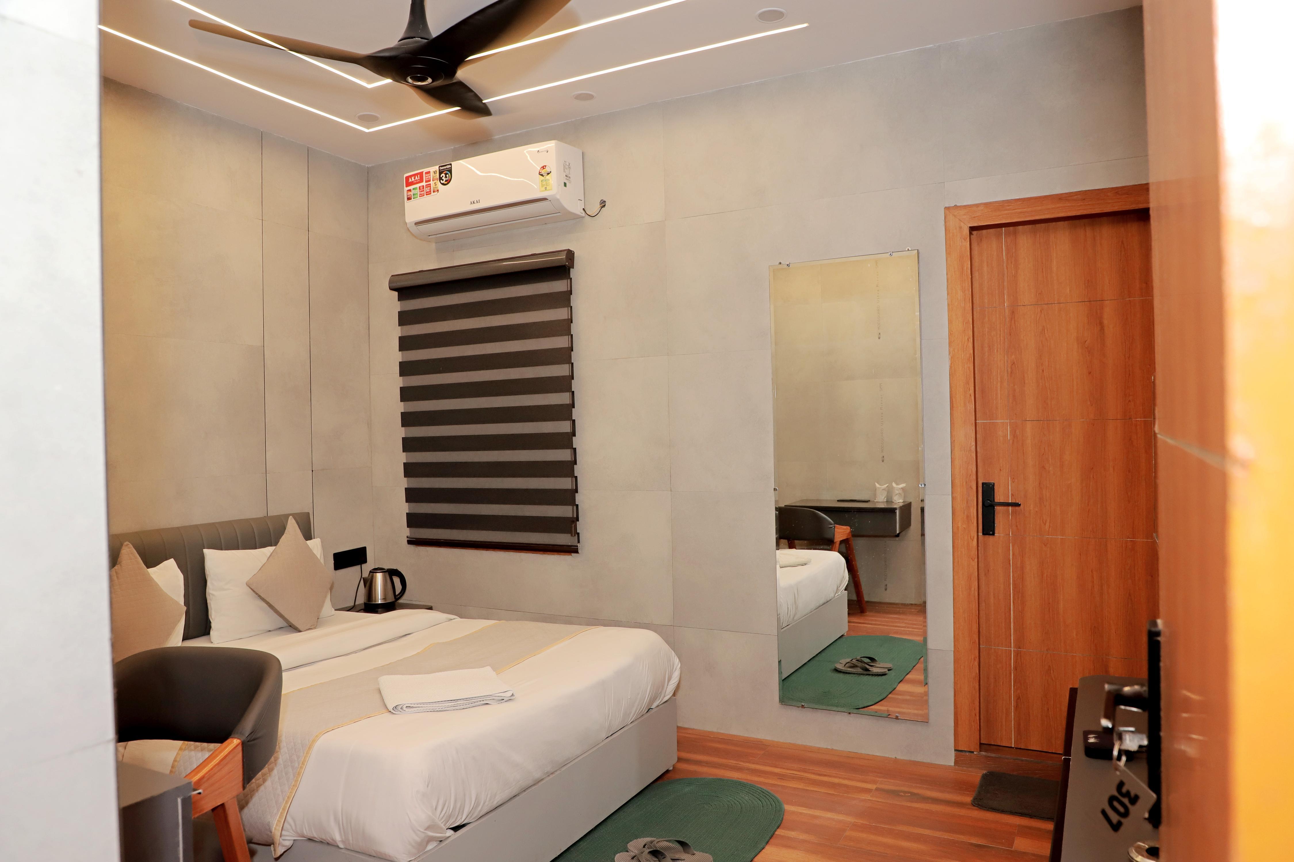 Hotel grant deluxe Room Type - Executive Room