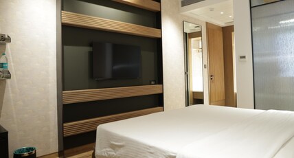 Regency Hotel Malabar Hill Room Type - Superior Room