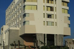 Dhanalakshmi Srinivasan Hotel(40 minutes from Tiruchirappalli)