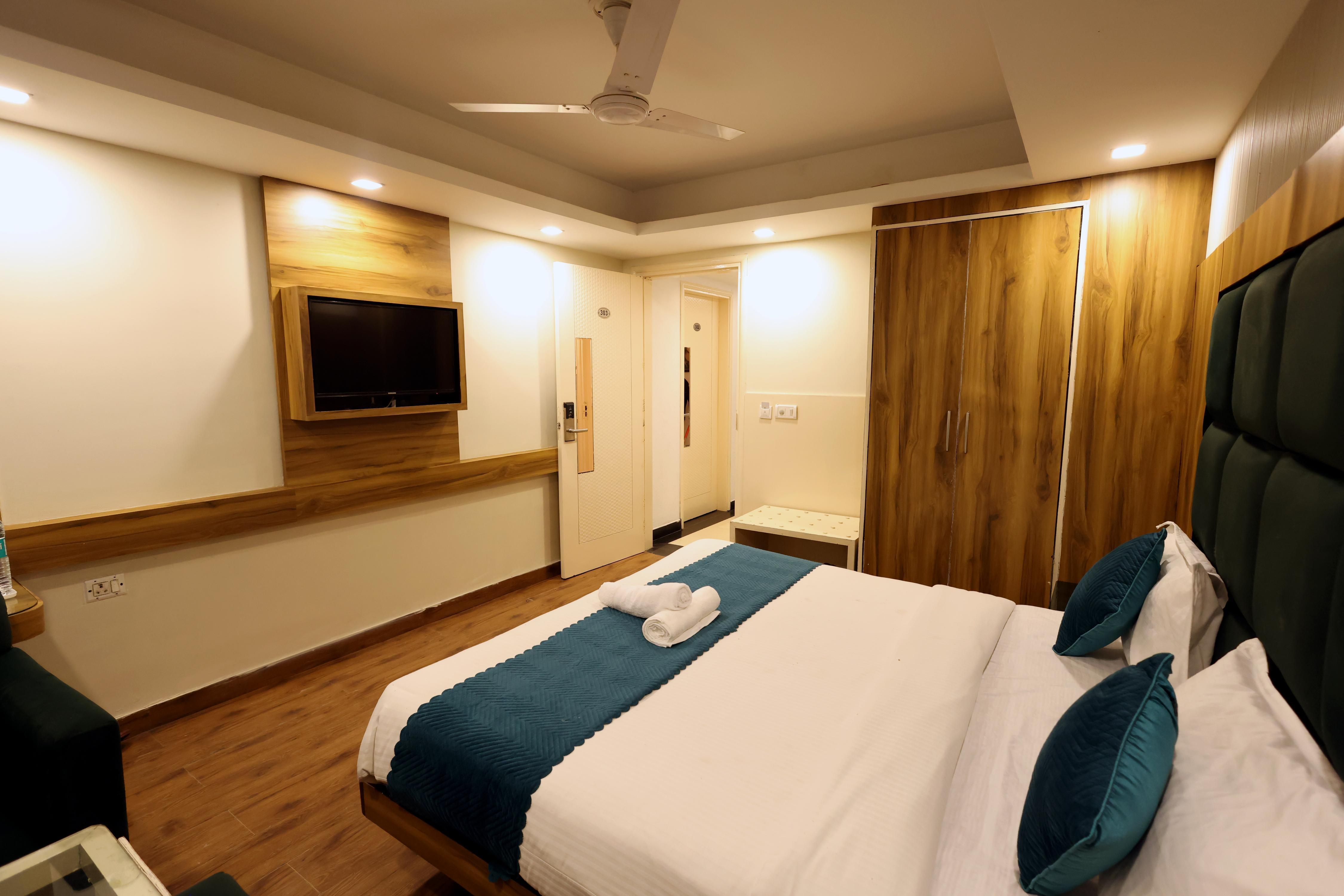 Red Leaf Boutique Hotel - Tap to explore photos