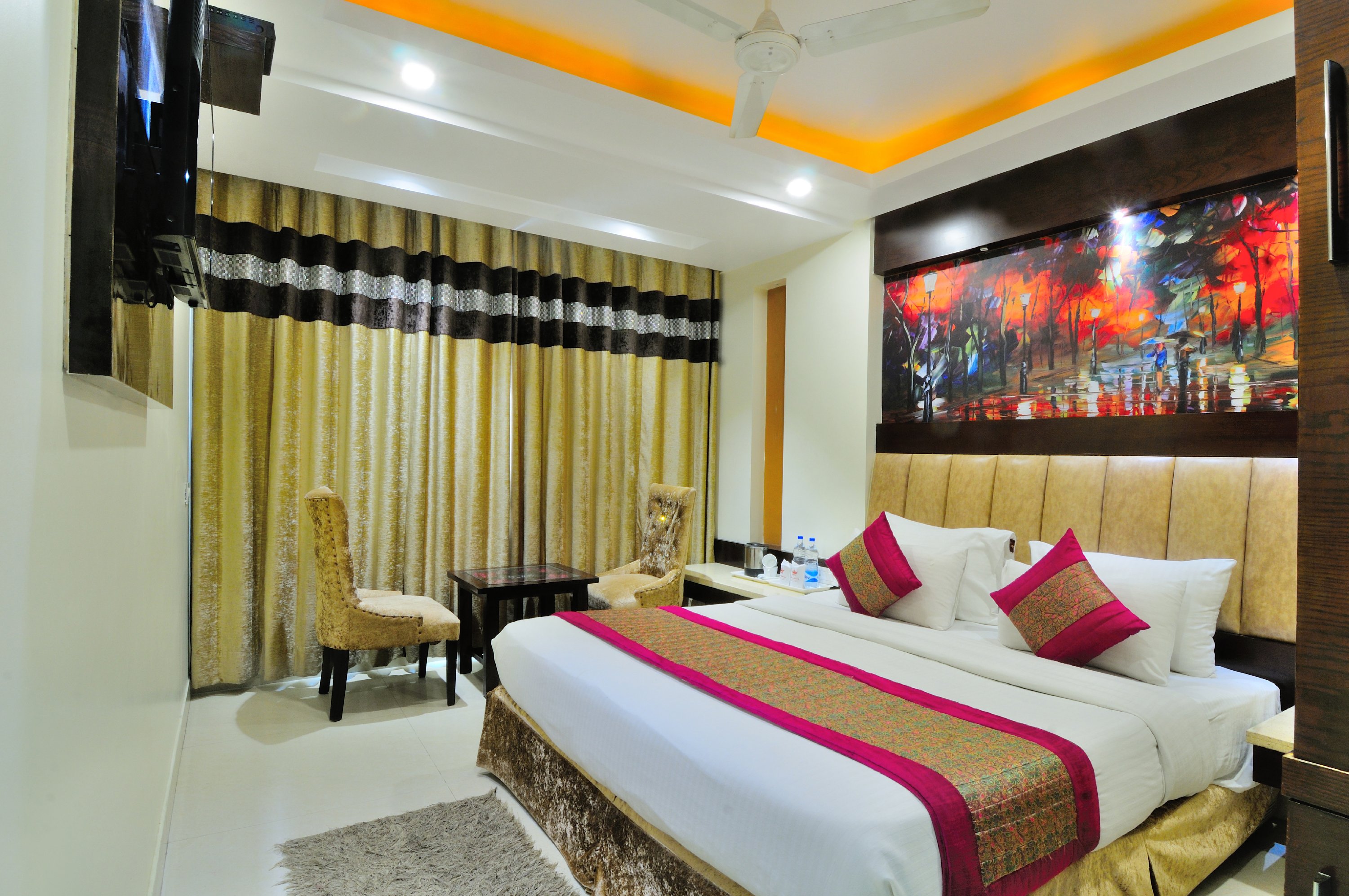 Hotel Sai Miracle (Newly Renovated) - Opp New Delhi Station & Connaught Place - Tap to explore photos