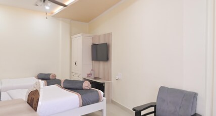 Shree Ganesha Palace Near Kashi Vishwanath Temple Room Type - Premium Deluxe Twin Room Shree Ganesha Palace Near Kashi Vishwanath Temple Room Type - Premium Deluxe Twin Room