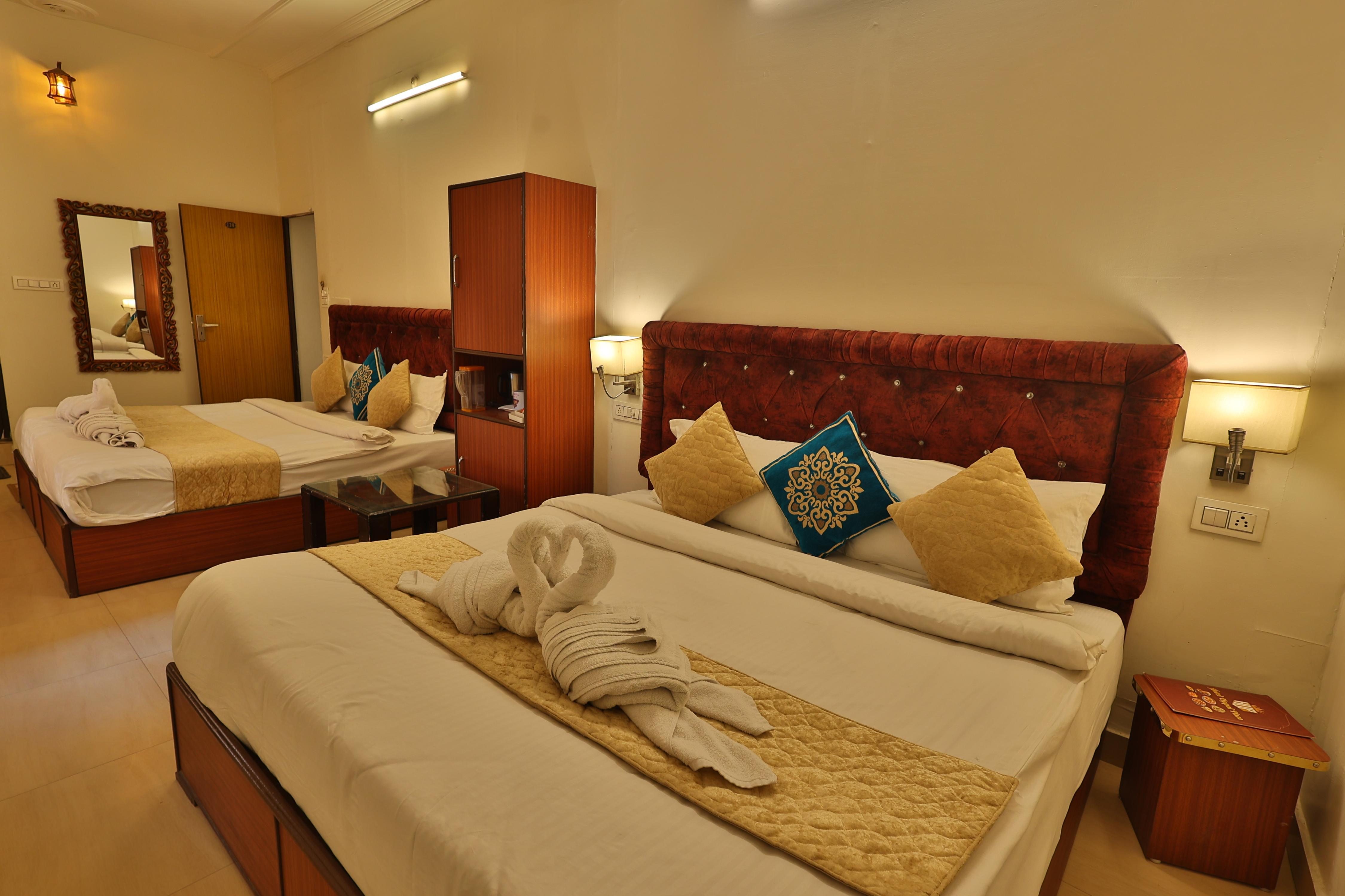 Hotel Uppal Plaza 5mins to triveni ghat