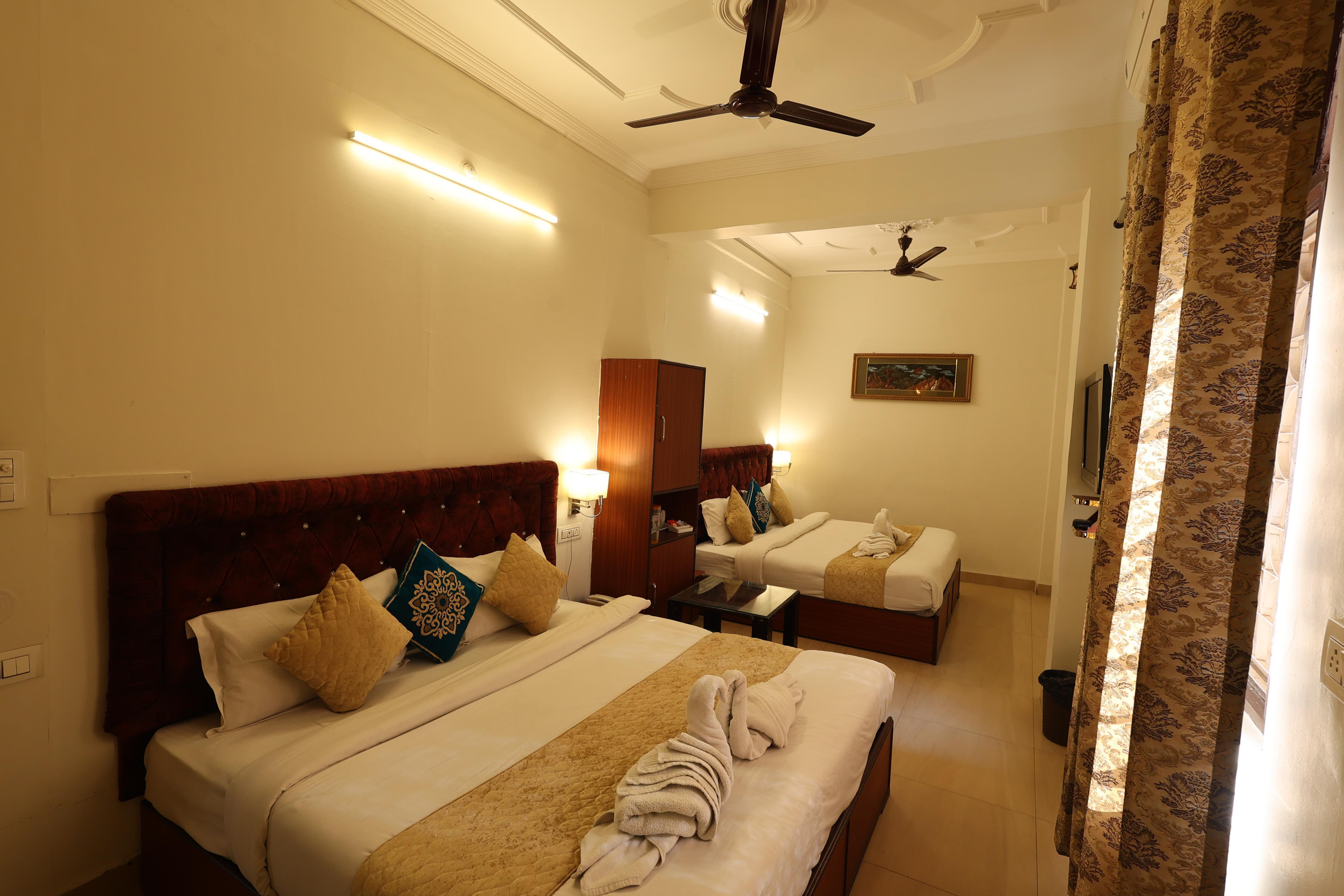Hotel Uppal Plaza 5mins to triveni ghat - Tap to explore photos