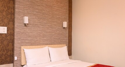 Hotel Center Point Room Type - Deluxe Room A/C