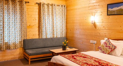 Hotel Volga Main Market Pahalgam Room Type - Deluxe Room Main Market View