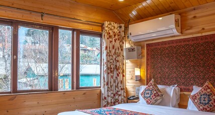Hotel Volga Main Market Pahalgam Room Type - Premium Room Mountain View