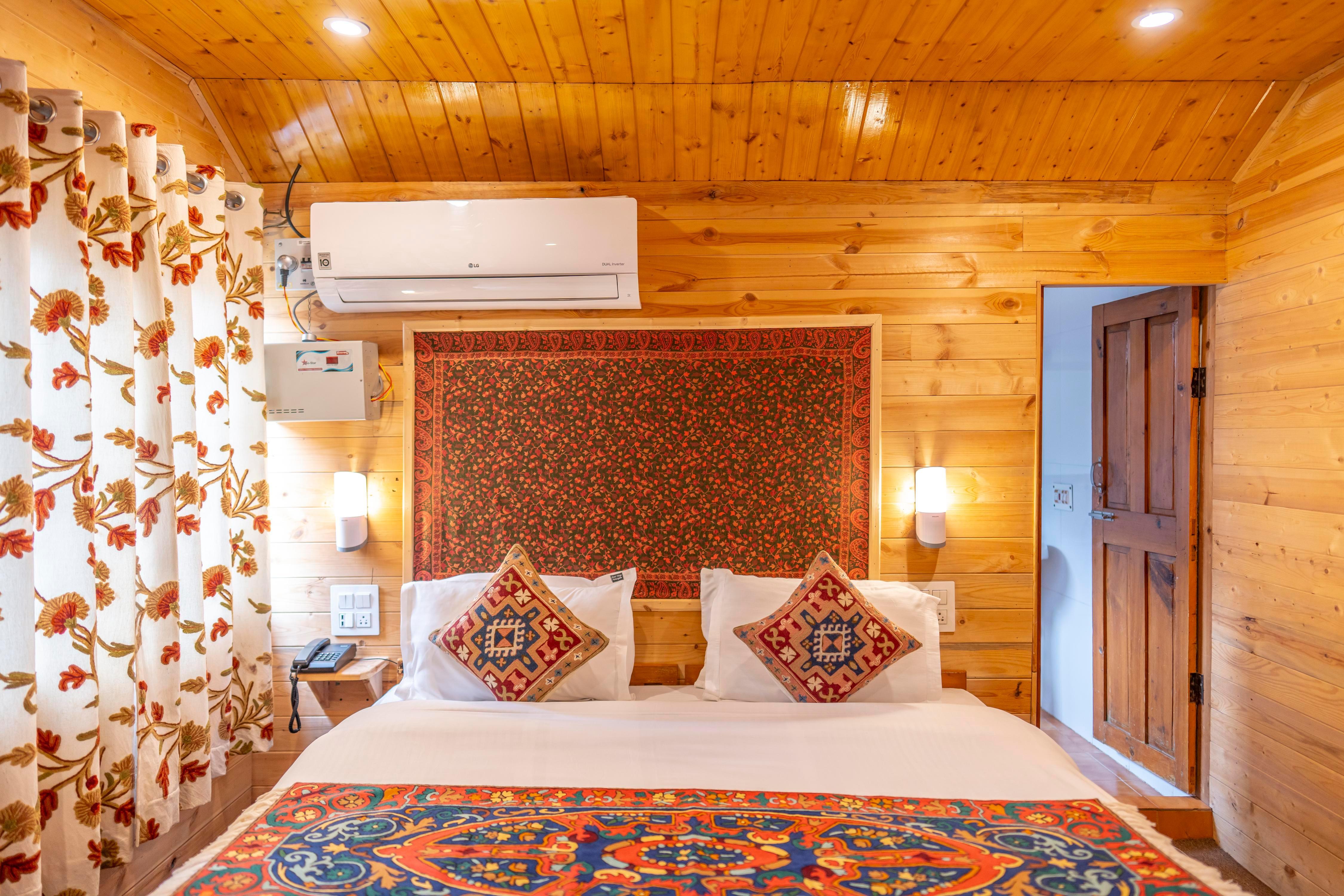Hotel Volga Main Market Pahalgam - Tap to explore photos