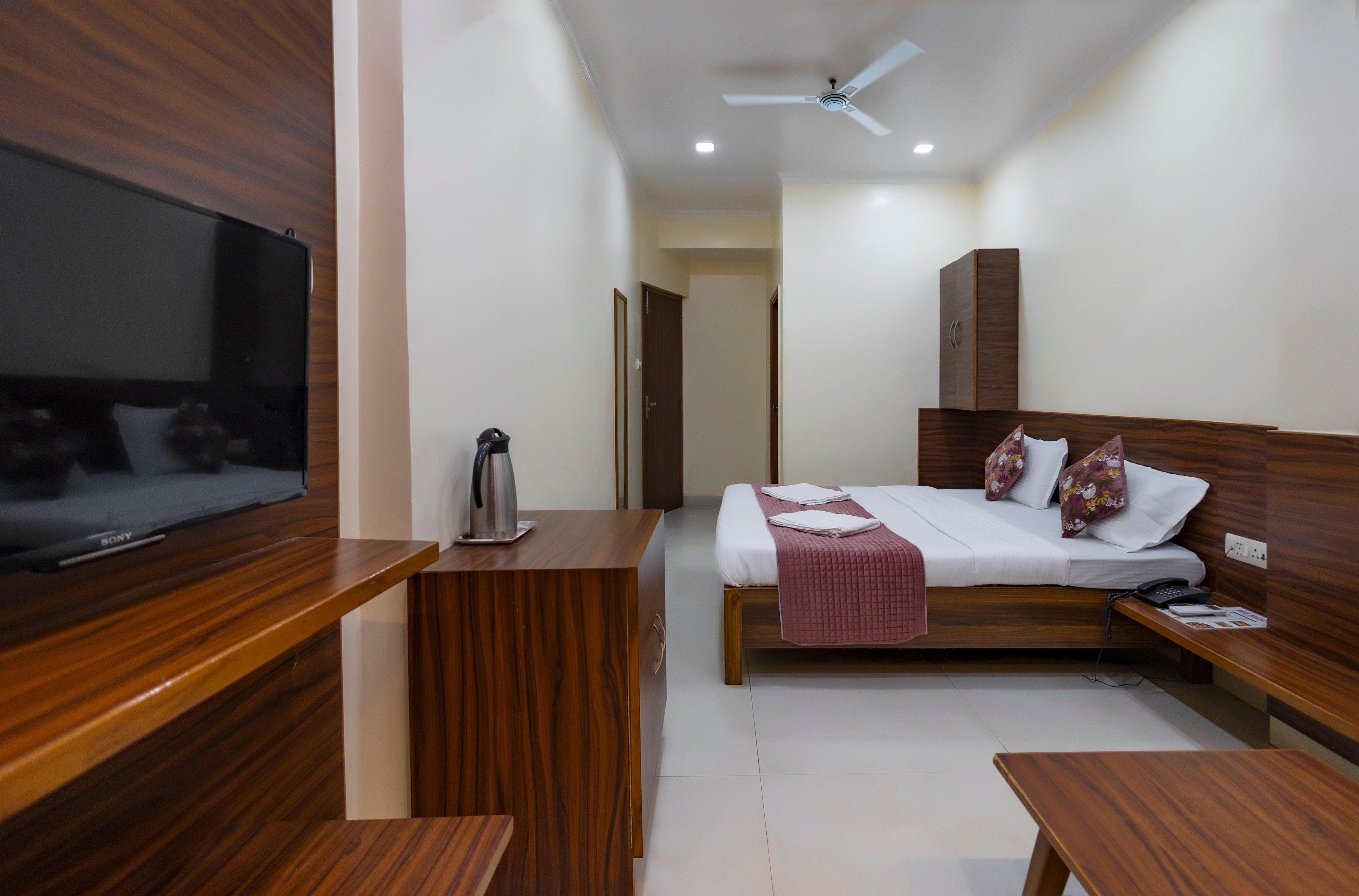 Hotel Suncity - Tap to explore photos