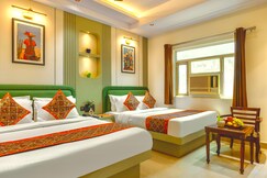 Hotel Golden Wings @2 Minute Walk from New Delhi Railway Station