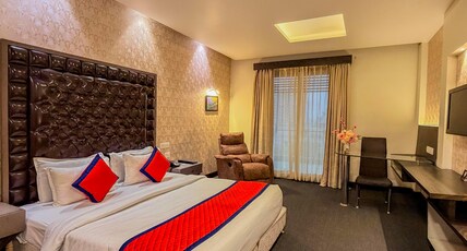 Spree Hotel Meerut Room Type - Premium room With Bath Tub
