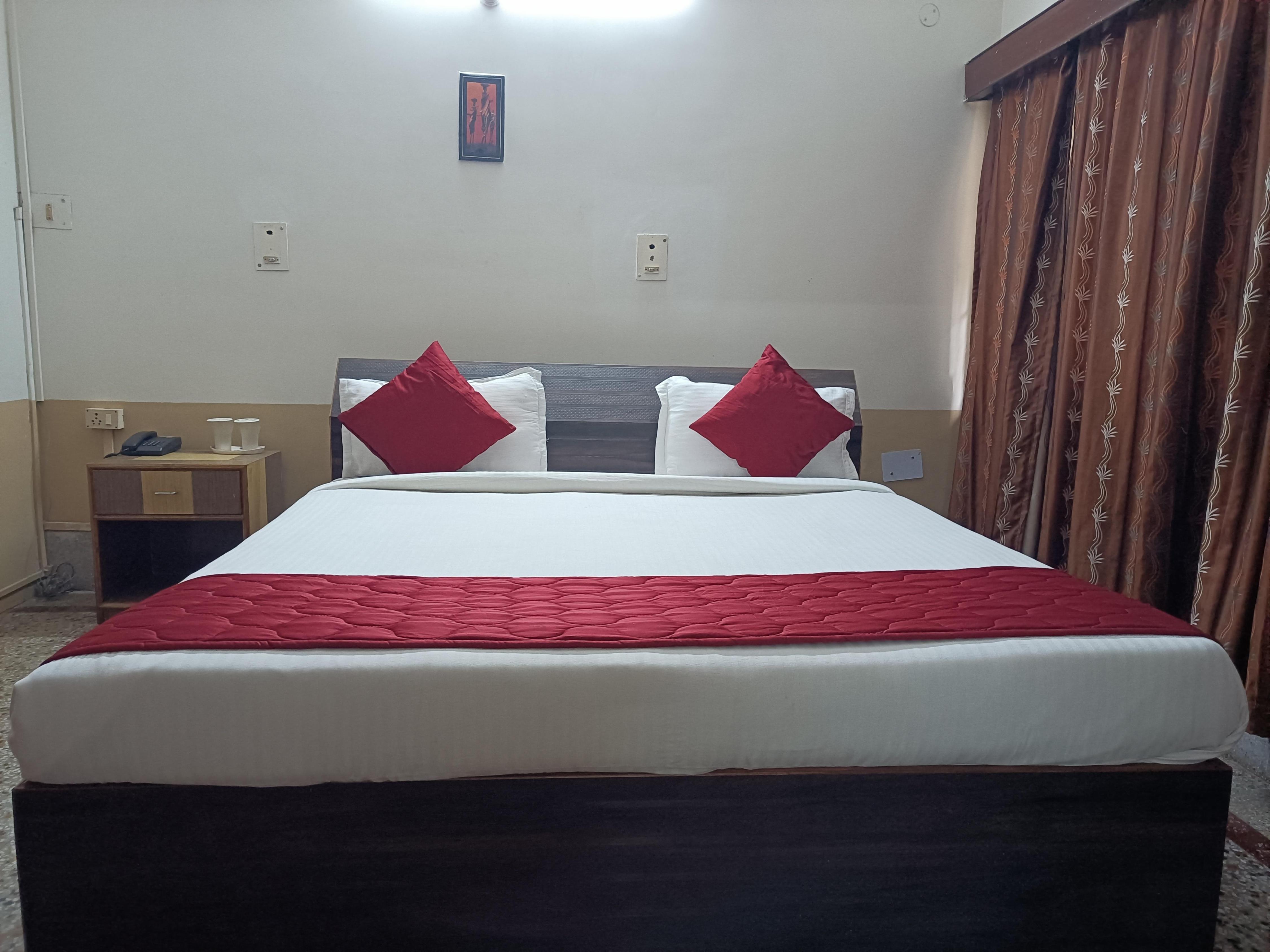 Riverview Guest House Room Type - Classic Deluxe AC Room(King size bed)