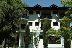 Kashmir Holiday Inn