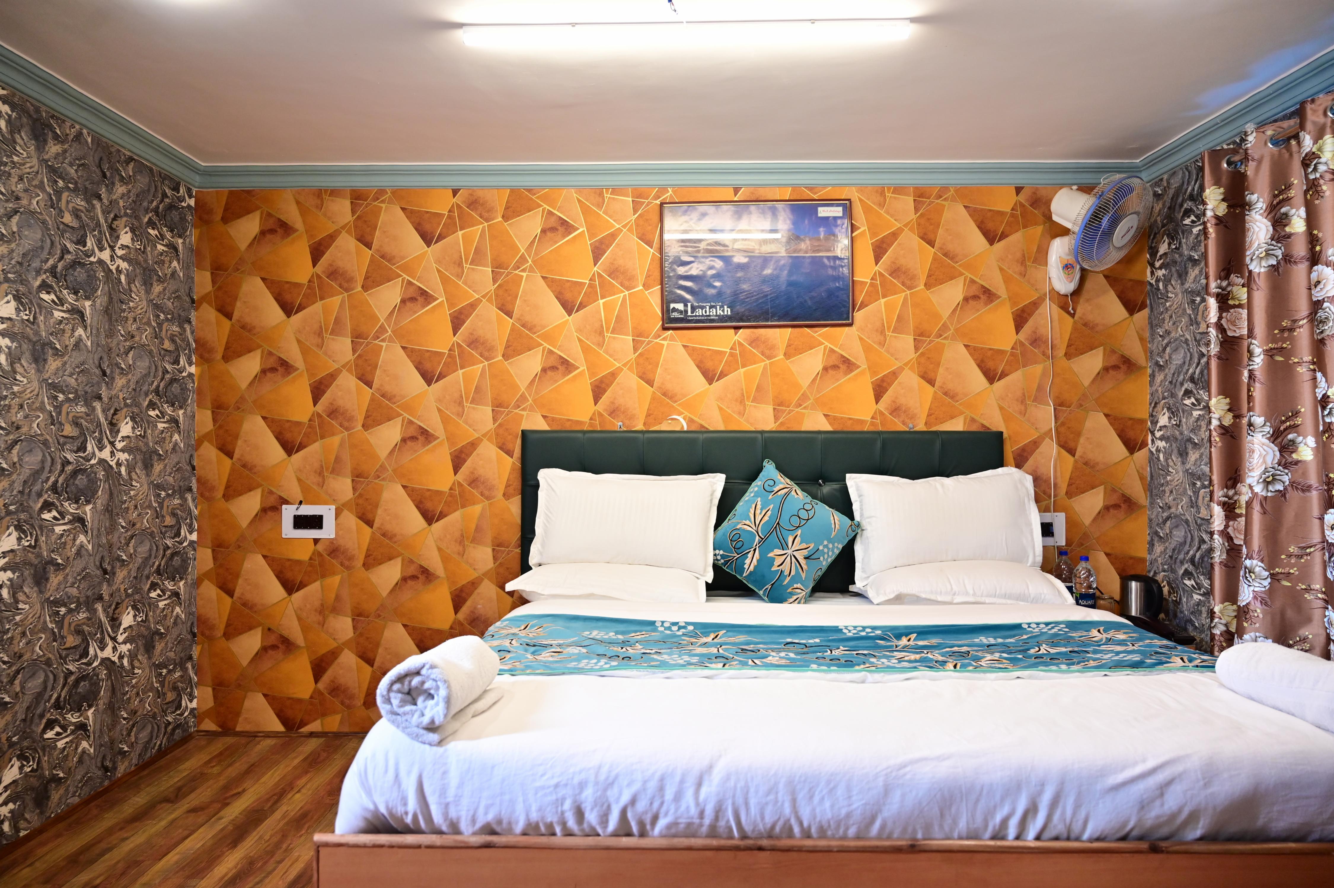 Kashmir Holiday Inn - Tap to explore photos