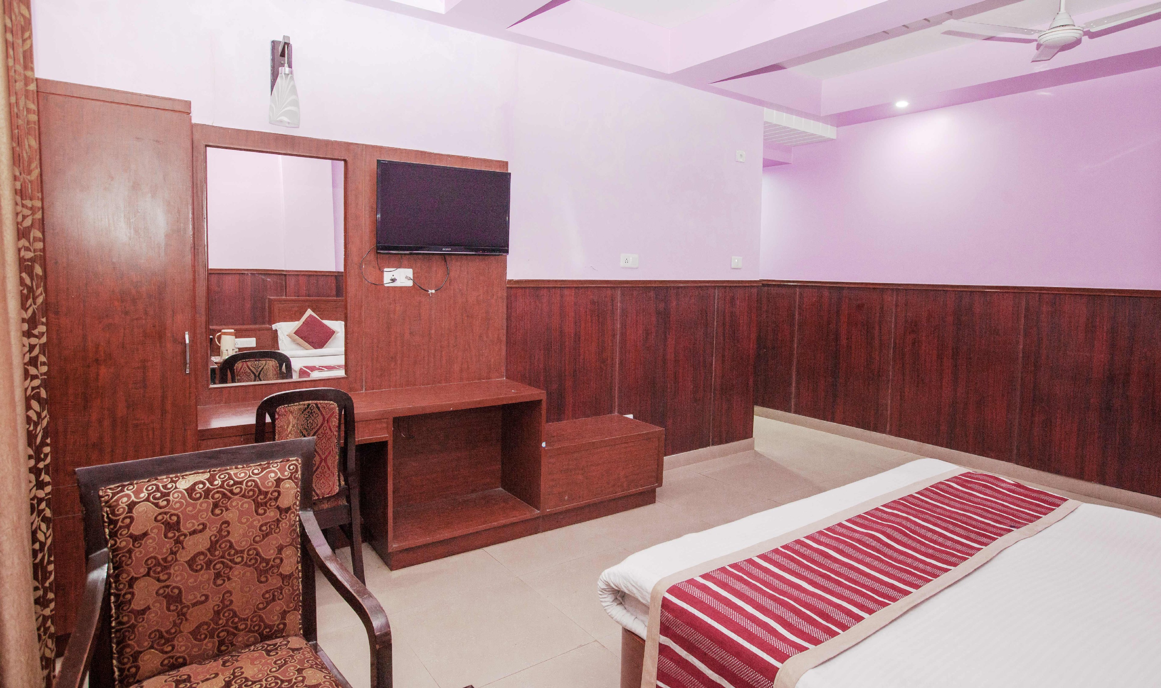 Hotel New Shraddha - Tap to explore photos