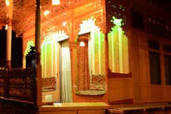 Paris group of house boats