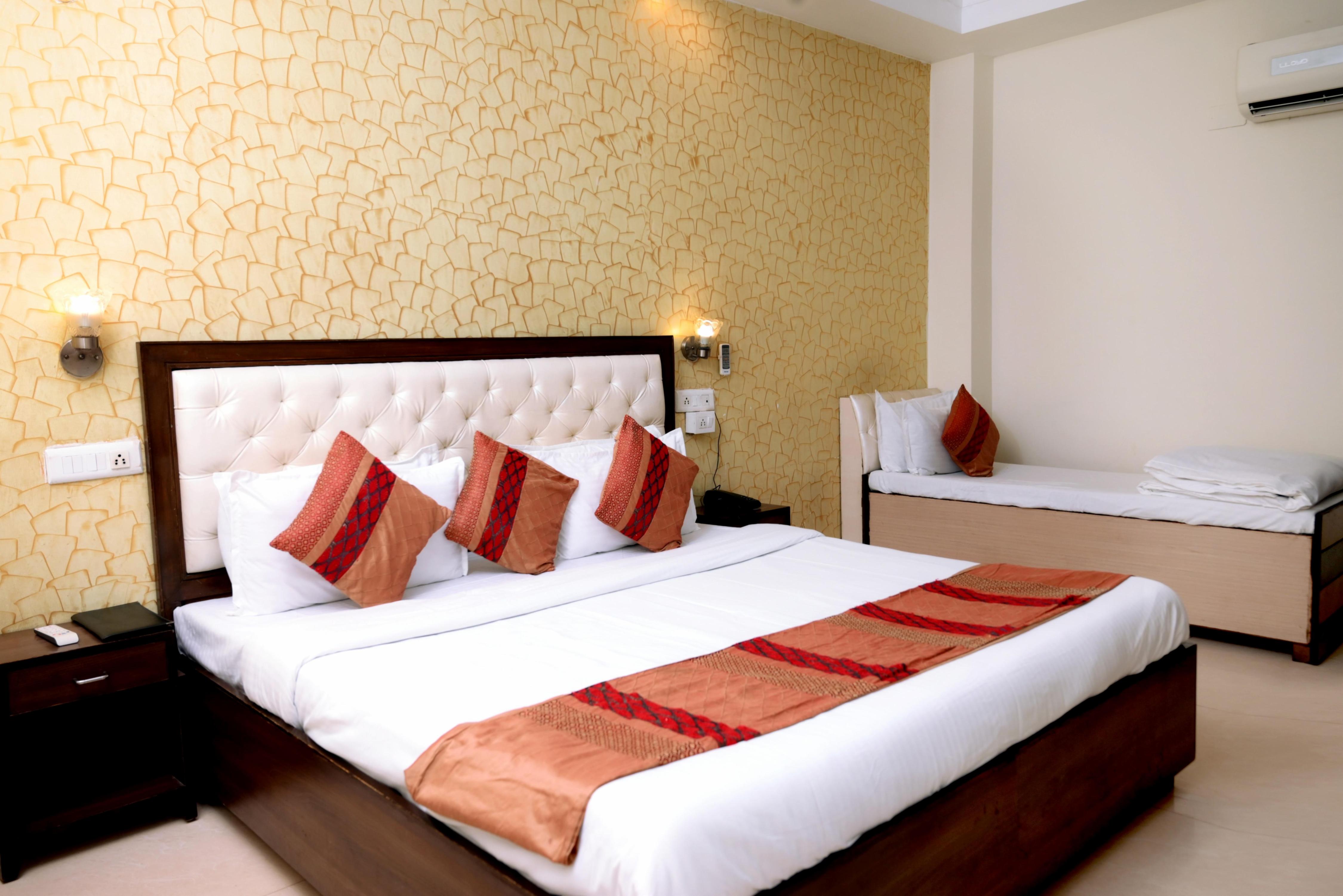 Hotel Diamond Inn Room Type - Super Deluxe Rooms