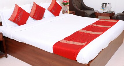 Hotel Diamond Inn Room Type - Deluxe Rooms