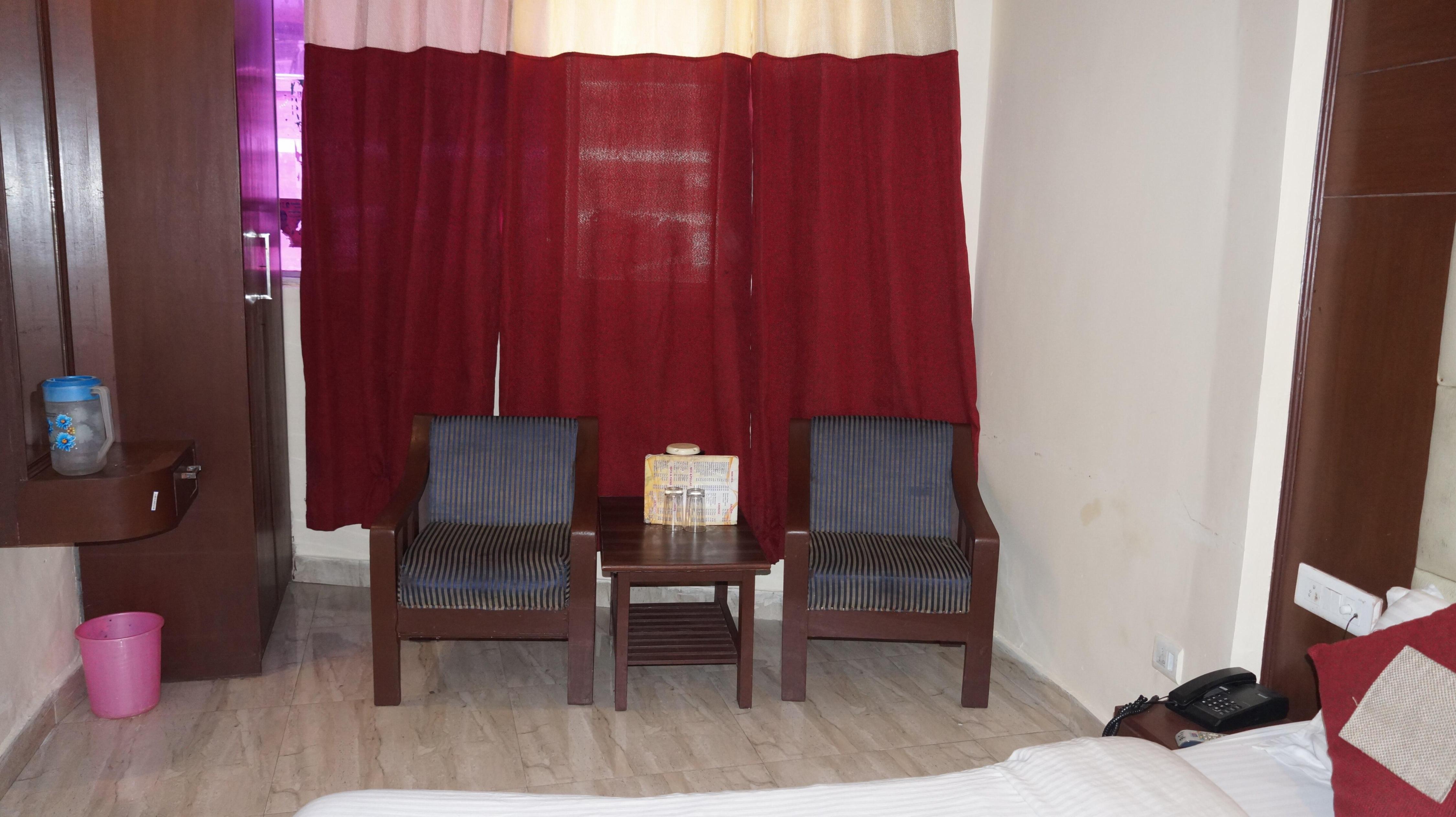 Hotel Pik Nik - Tap to explore photos