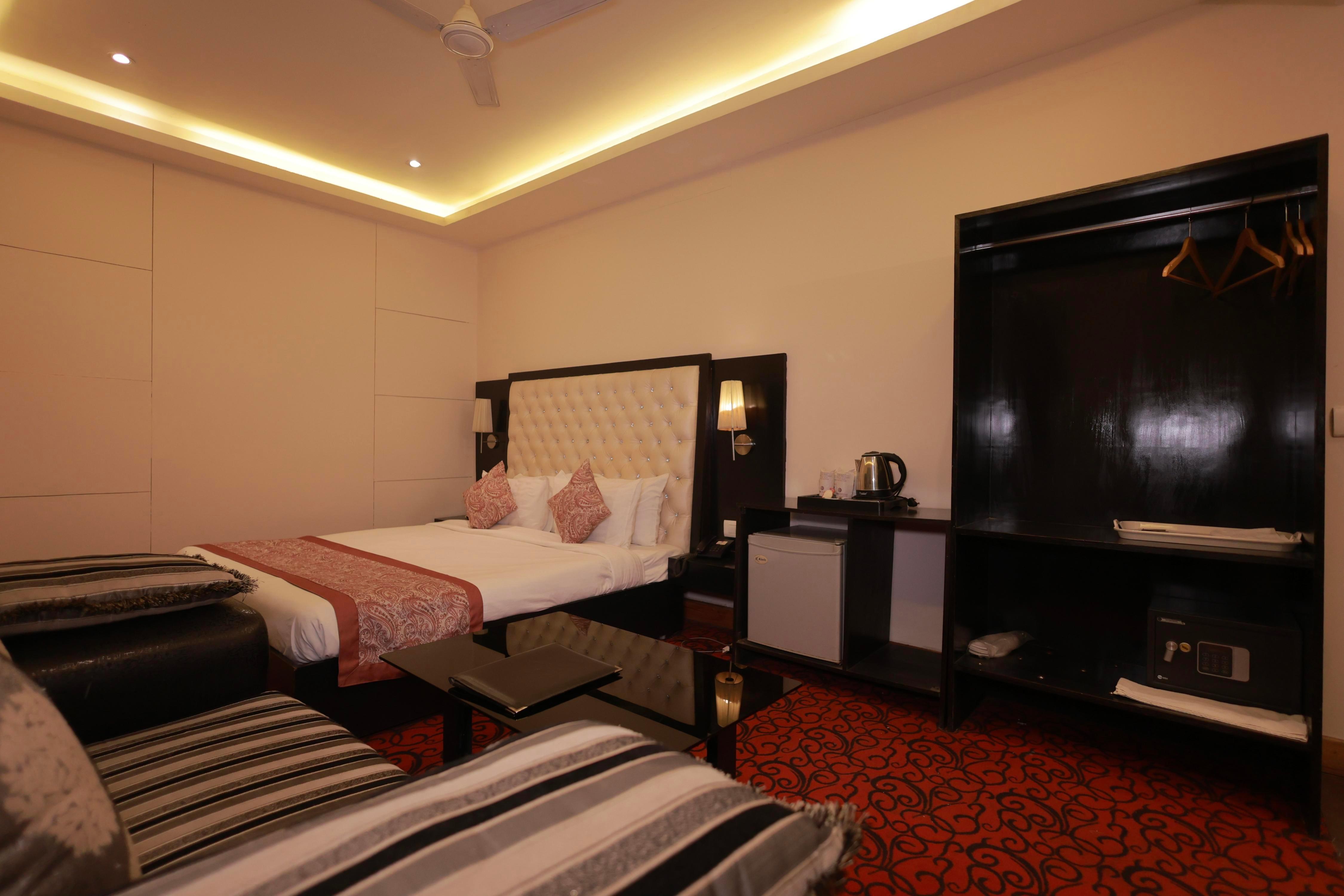 HOTEL KOHINOOR PALACE Room Type - Executive Suite