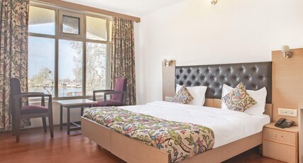 Hotel Nehrus Room Type - Deluxe Room - Lake View (Heating Electric Blanket) Hotel Nehrus Room Type - Deluxe Room - Lake View (Heating Electric Blanket)