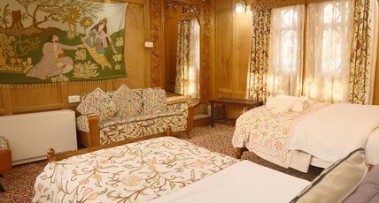 Cherry Ripe Houseboats Room Type - Deluxe Room