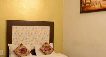 HOTEL ABU GRAND 1 km from nakki lake Room Type - 8 Bed Family Room with Mountain Views HOTEL ABU GRAND 1 km from nakki lake Room Type - 8 Bed Family Room with Mountain Views