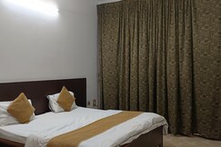 Yash Guest House  @ 01 Minute walk in Nizamuddin Railway Station