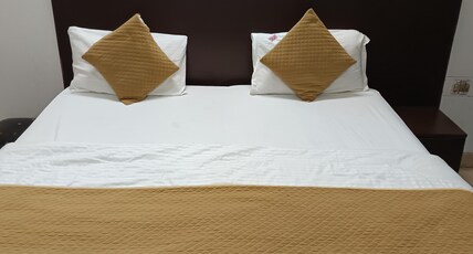 Yash Guest House @ 01 Minute walk in Nizamuddin Railway Station Room Type - Deluxe AC Room Yash Guest House @ 01 Minute walk in Nizamuddin Railway Station Room Type - Deluxe AC Room