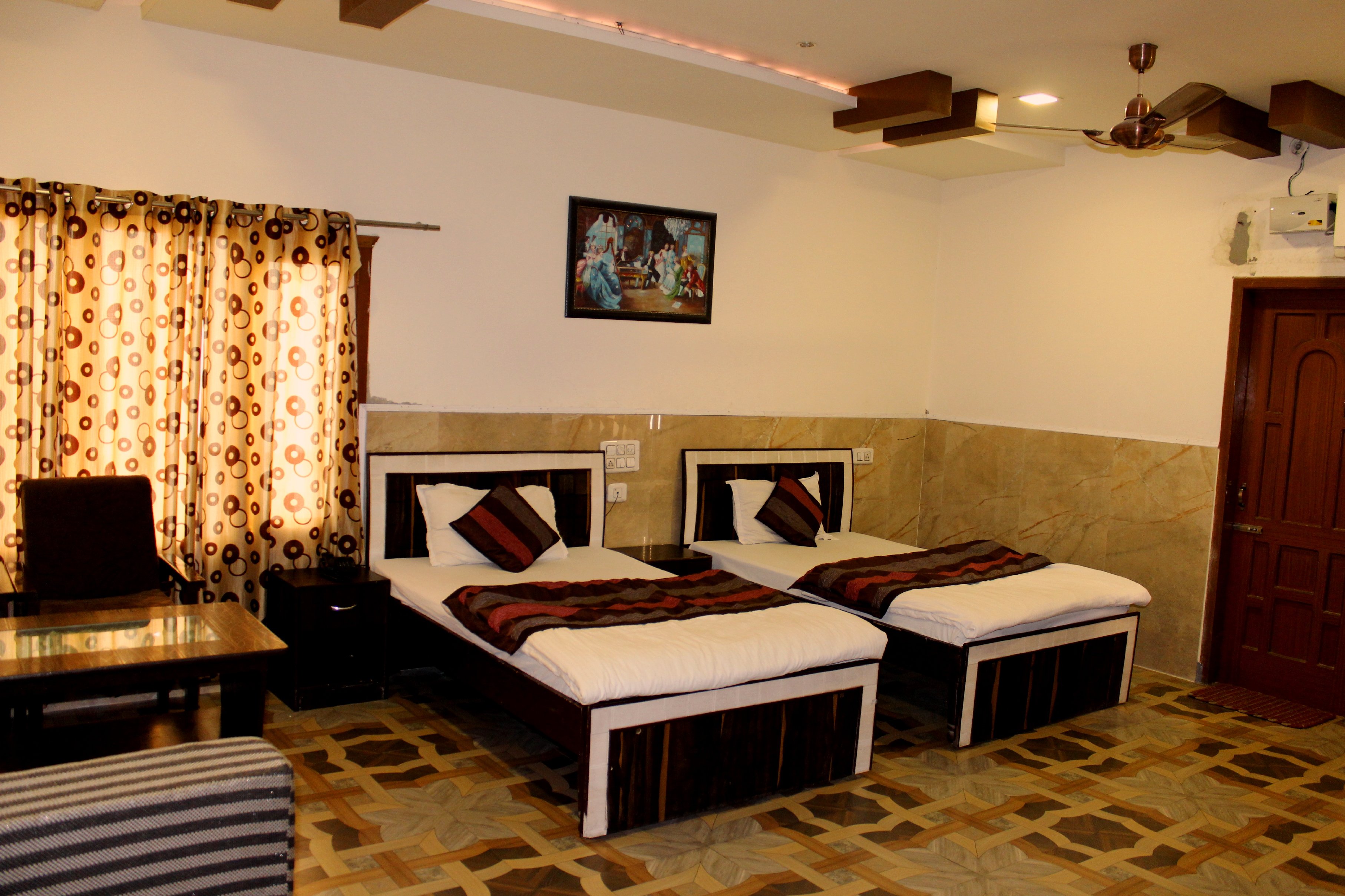 HOTEL AASHIANA