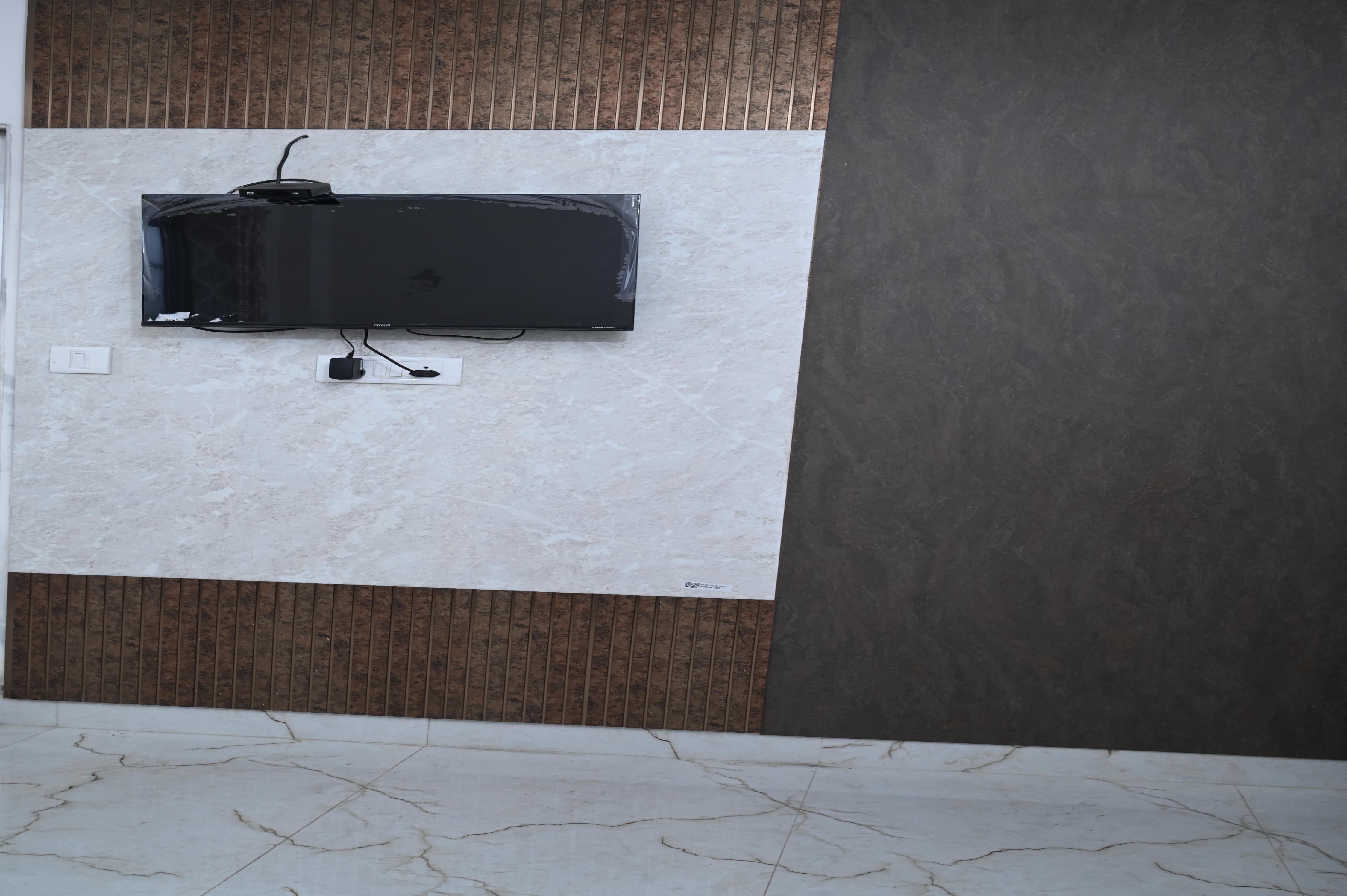 Hotel Sharma Palace - Tap to explore photos