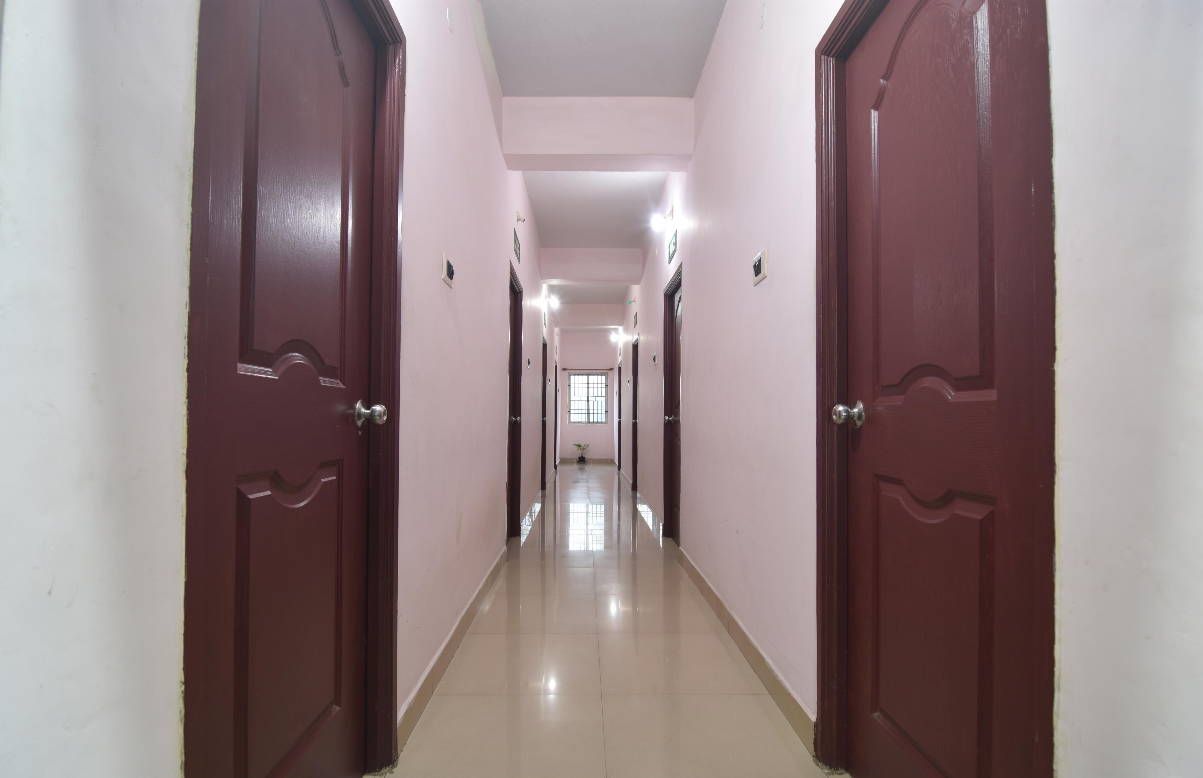 Royal Green Accommodation - Tap to explore photos