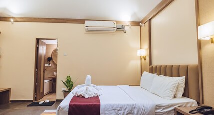 Blue Sea Resort Room Type - Premium Deluxe AC Room with Jacuzzi